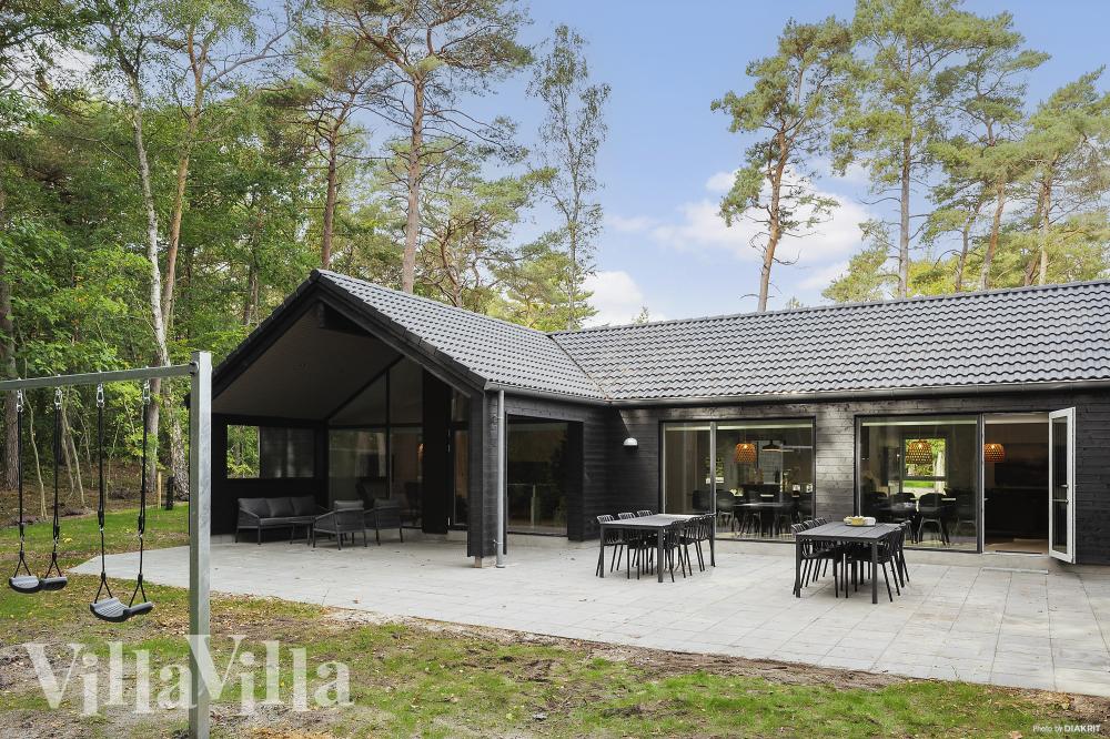 Flot sommerhus nr. 973 med god plads til op til 20 personer