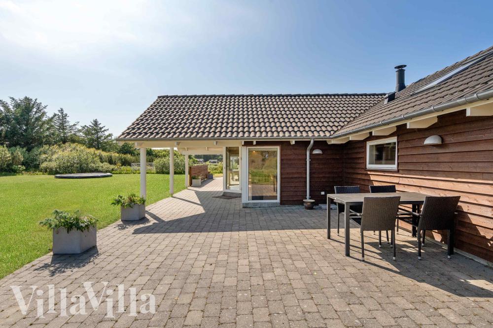 Nyd en grillaften på terrassen i luksushus nr. 236 i Nordjylland