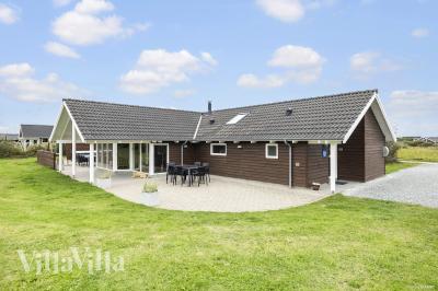Dette skønne poolhus nr. 236 med plads til 14 personer ligger i Nordjylland
