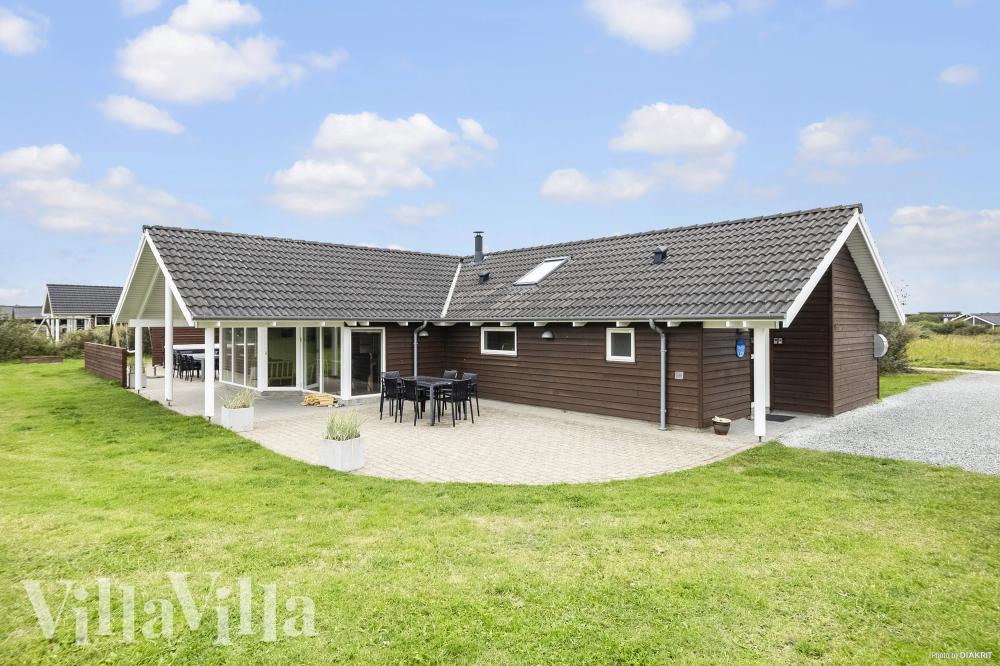 Dette skønne poolhus nr. 236 med plads til 14 personer ligger i Nordjylland