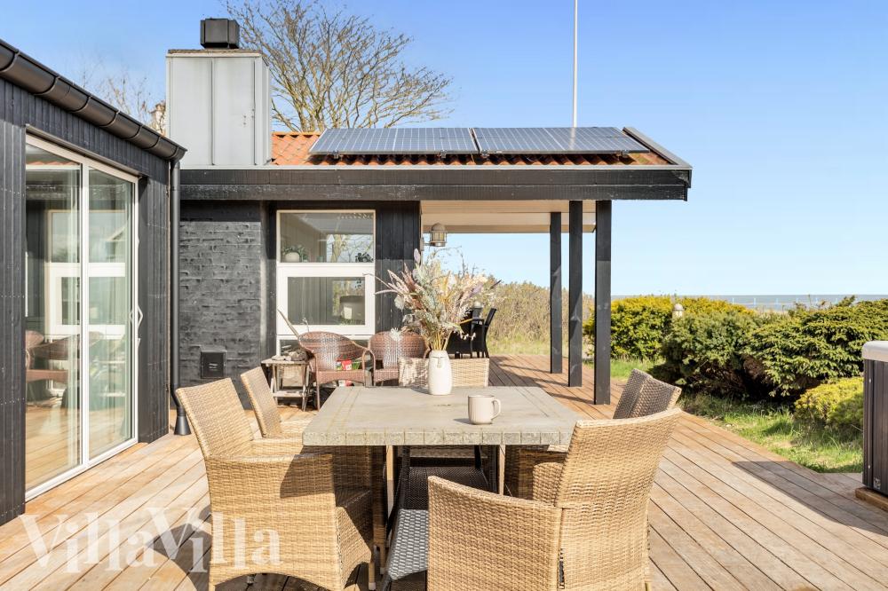 Luksushus nr. 1024 har en dejlig terrasse med gode havemøbler til 12 personer.
