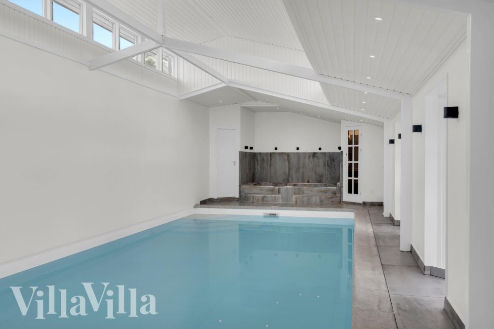 Den lækre pool i luksushuse nr. 1024 til 12 personer