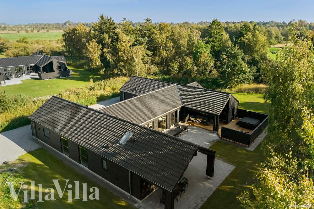 Dette skønne poolhus nr. 962 med plads til 24 personer ligger i Lolland/Falster/Møn