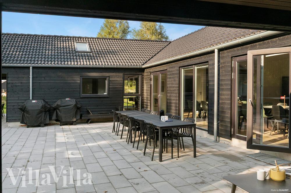 Nyd en grillaften på terrassen i luksushus nr. 962 i Lolland/Falster/Møn