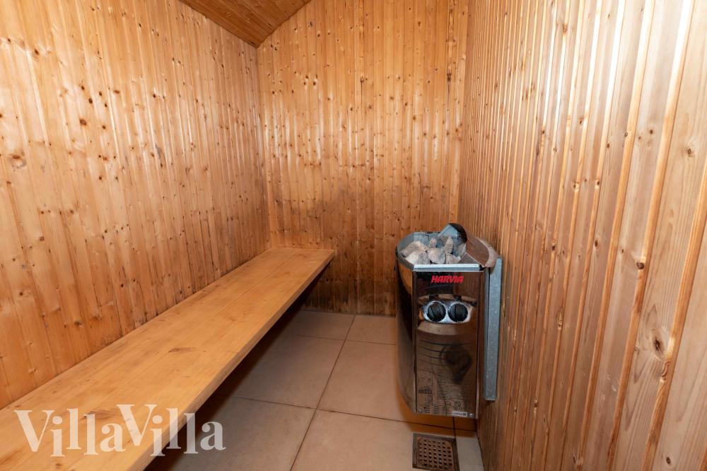 Nyd varmen i saunaen i luksushus nr. 637 til 24 personer