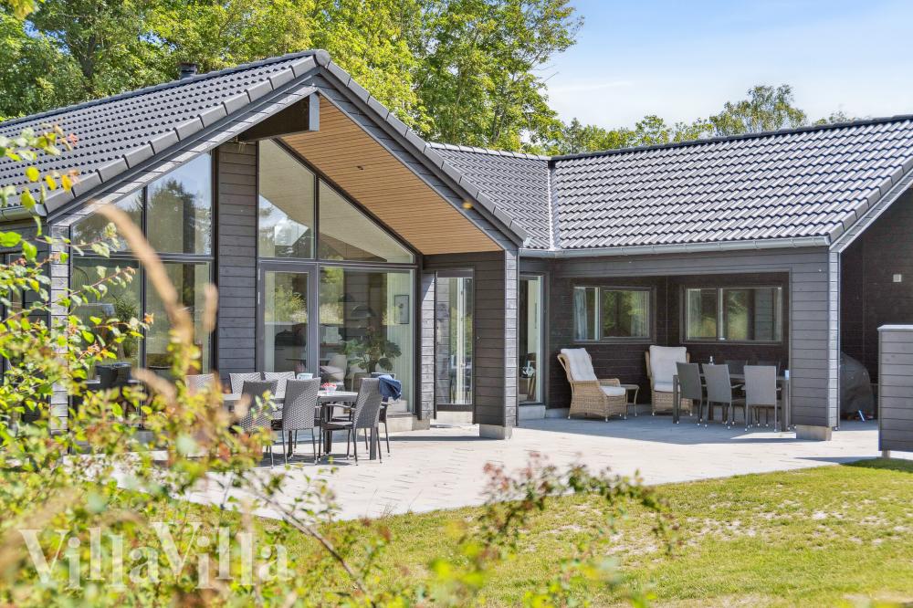 Flot sommerhus nr. 1026 med god plads til op til 14 personer