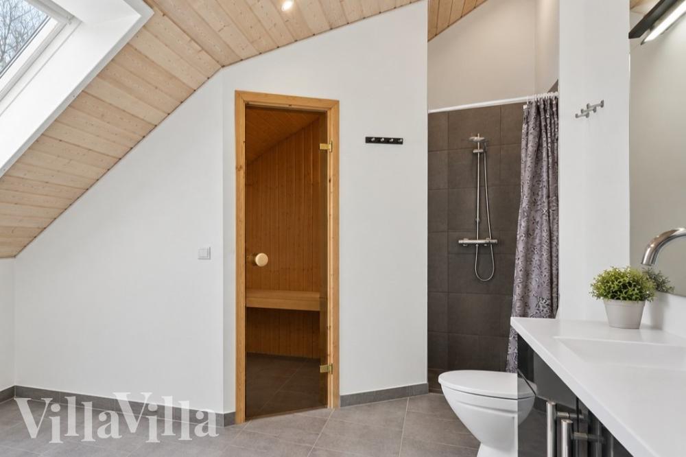 Ét af badeværelserne i luksushus nr. 1004